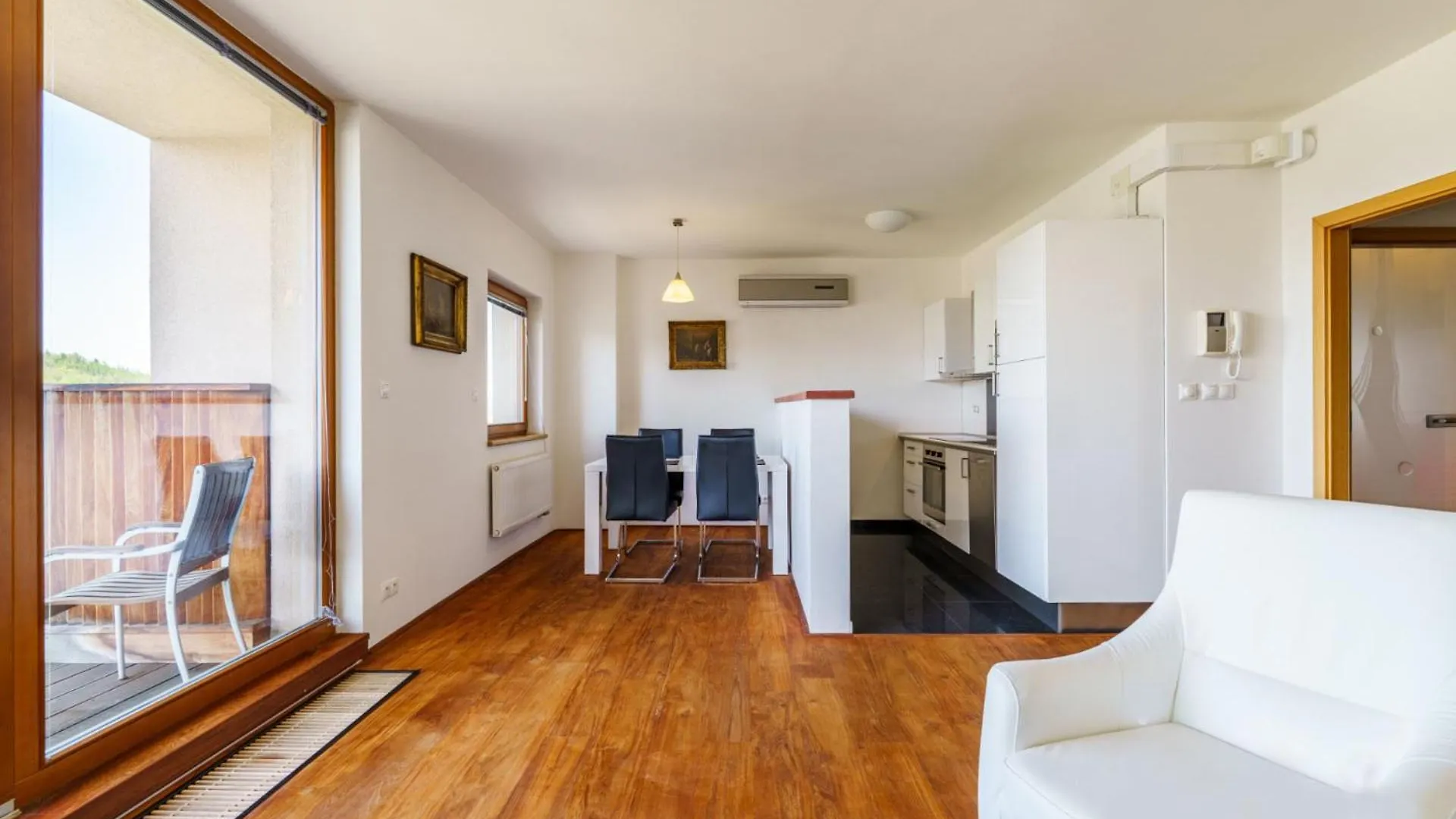 Magic View Apartman Vyhlidka 卡罗维发利 公寓